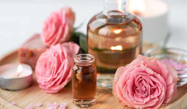 Gül Yağı Cilde Faydaları Nelerdir? Kadın Ve Erkek İçin Kullanım Alanları