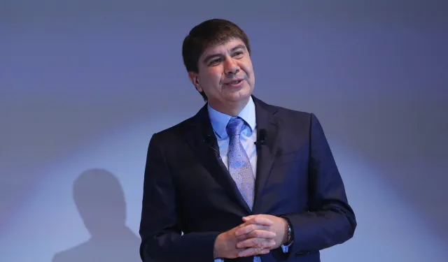 Menderes Türel Kimdir? Gazetecilikten Antalya Büyükşehir Belediye Başkanlığına Uzanan Yolculuk