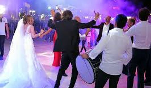 Arkadaşımın Düğününde Çeyrek Mi Gram Altın Mı Takmalıyım?