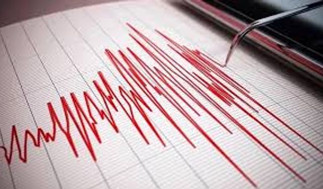 Balıkesir Sındırgı’da Korkutan Sabah - Dakikalar İçinde 3 Kez Sallandık, Herkes Sokağa Fırladı!