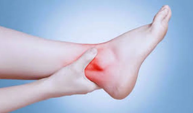 Geceleri Ayak Ağrısı Neden Olur? Uykudan Uyandıran Sancının Sebepleri Neler?