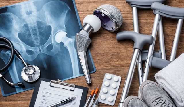 Kalça Protezi Ameliyatı: Öncesi, Sonrası ve Riskleri