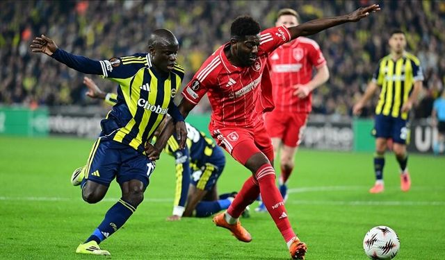 Fenerbahçe'nin İngiltere’deki Mucize Kadrosu Belli Oldu! Nottingham Forest - Fenerbahçe Maçında İlk 11'ler Açıklandı