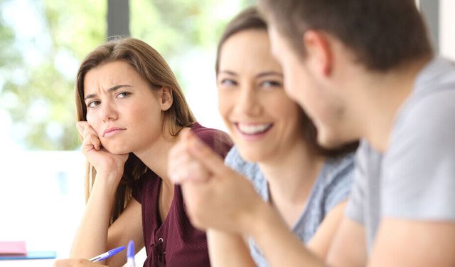 Kıskançlık Doğuştan Mı Gelir? Kıskanç İnsan Nasıl Anlaşılır?