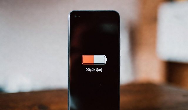 Telefon Şarjı Sürekli Düşük Gezen İnsanların 3 Ortak Özelliği
