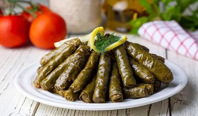 Osmanlı mutfağından gelen lezzet - İstanbul usulü sarma yapan farkı hemen anlıyor