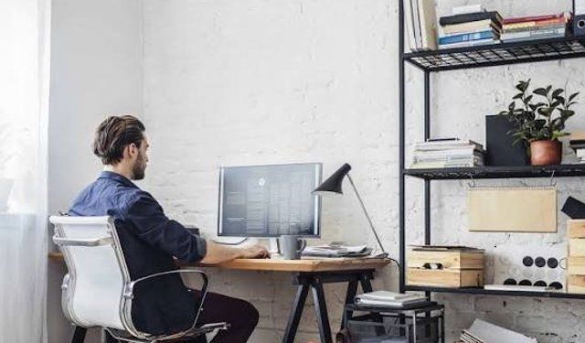 Sürekli Oturarak Çalışmanın Sağlık Açısından 3 Zararı