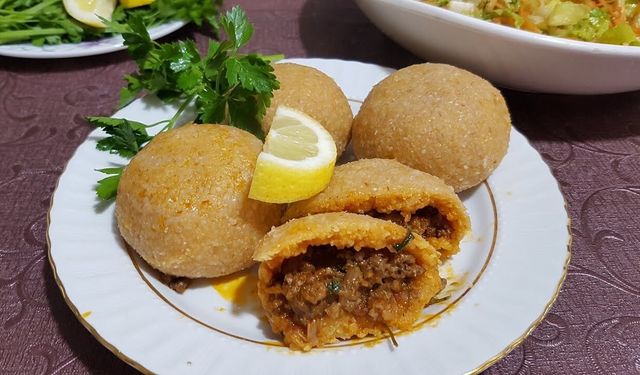 Adana İçli Köfte Sırrı: Haşlama Yöntemi Lezzeti Baştan Yazıyor!