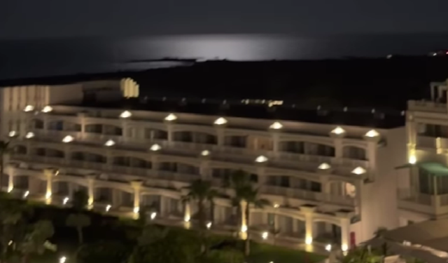 Kamuran Akkor Denize Sıfır Otel’de Şarkı Söyledi! Hangi Şarkıyı Söyledi?