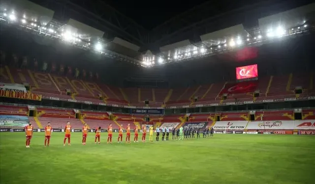 Kayserispor'da Şok Ayrılık! Bilal Bayazıt Sosyal Medyadan Veda Etti