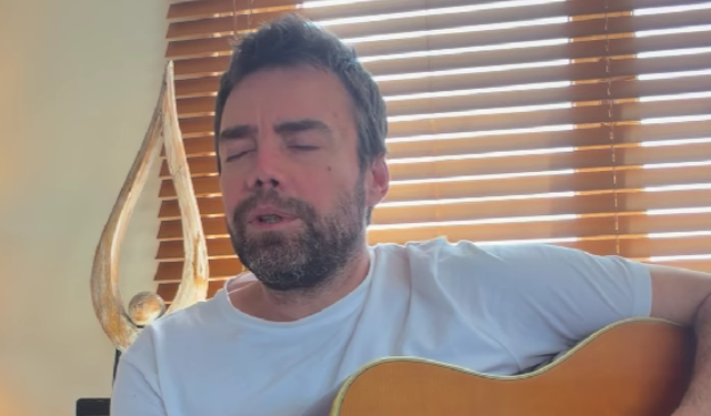 Murat Dalkılıç Derine Şarkısına Cover Yaptı! Akustik Hali Çok Beğenildi!