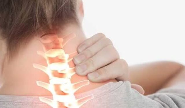 Boyun Tutulması Neden Olur? Boyun Ağrısı Neden Olur