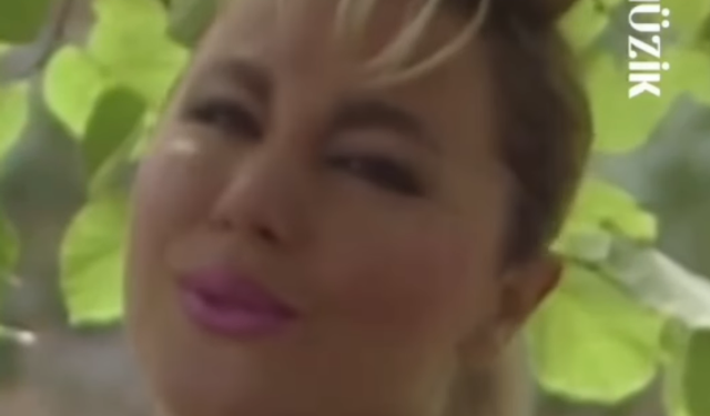 Safiye Soyman 90’lara Ait Müzik Videosunu Paylaştı! Çok Beğenildi