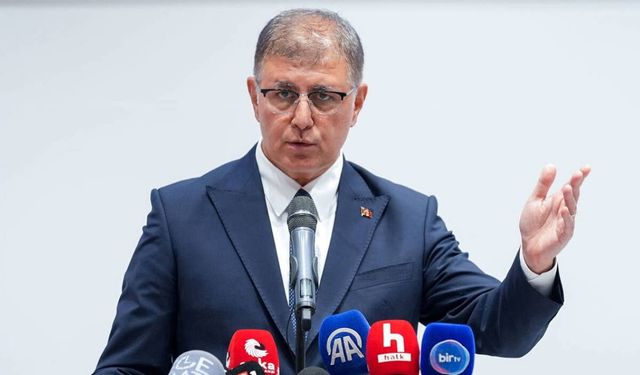 Cemil Tugay Kimdir? İzmir Büyükşehir Belediye Başkanı AK Parti'ye mi Geçiyor?