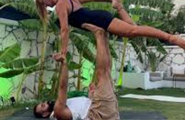 Pınar Altuğ'un Yoga Görüntüleri Tepkiye Neden Oluyor !!