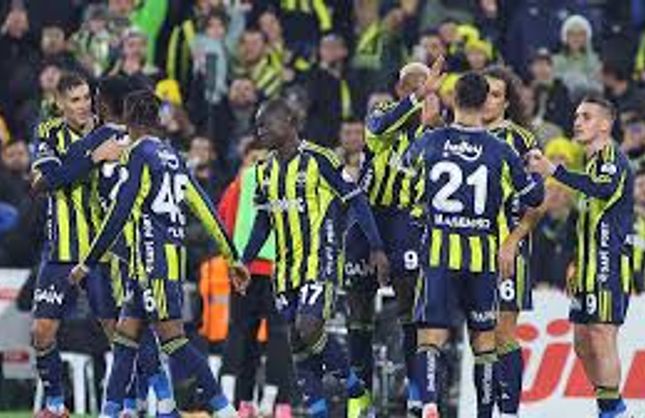 Trabzonspor - Fenerbahçe Maçı İlk 11’i Belli Oldu Mu? İşte Muhtemel İlk 11’ler