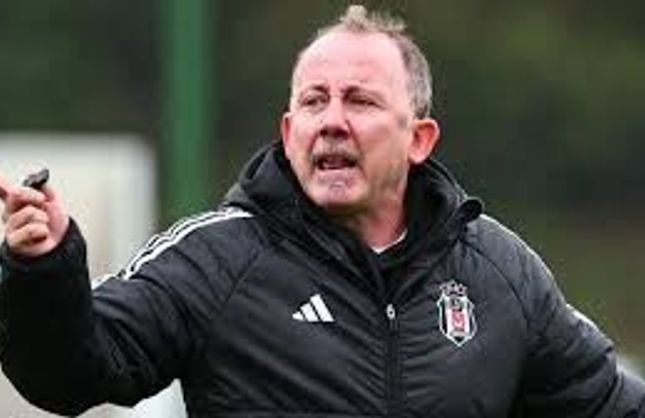 Beşiktaşlı Sergen Yalçın’dan Önemli Açıklamalar: “Hakem Kafasını Çeviriyor!”