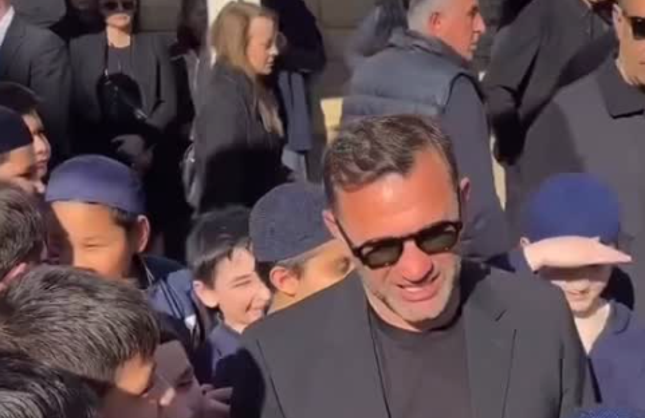 Okan Buruk Derbi Öncesi Çocukların Duasını Aldı! - habergazetesi.com.tr