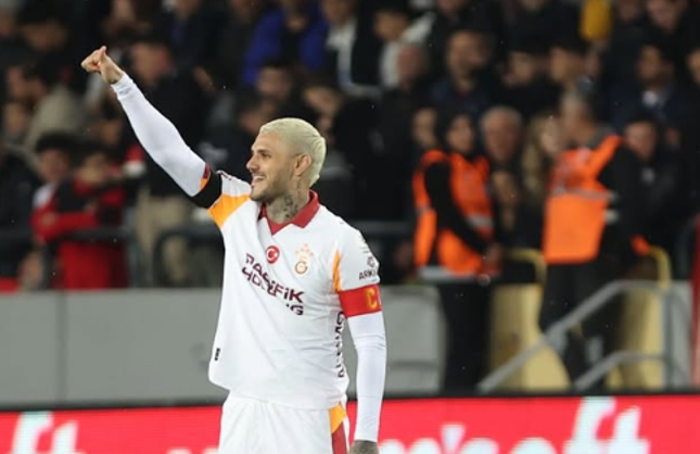 Icardi’nin Sevgilisi Golden Sonra Paylaştı: Yüzün Gülünce Güneş Doğarya..