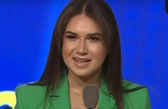 Ece Mumay Kaç Dil Biliyor? Ece Mumay Nasıl Dil Öğrendiğini Anlattı!
