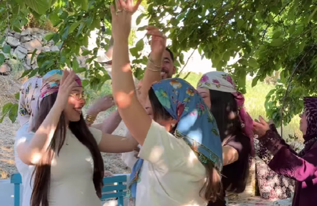 Dünyaca Ünlü Dj Mahmut Orhan Köyünde Küçük Bir Konser Verdi!