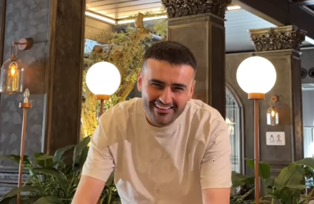 Czn Burak Fas İçin Özel Tatlı Yaptı! O Anlara Beğeni Yağdı!