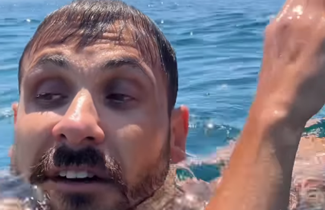 Ümit Erdim Denizin Tadını Çıkardı! Story Atmayı İhmal Etmedi