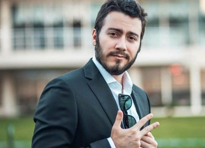 Enes Batur’un Eski Aşkı Evlenince Başlayan Tuhaf Paylaşımlar – 4 Bin Videoyu Sildi
