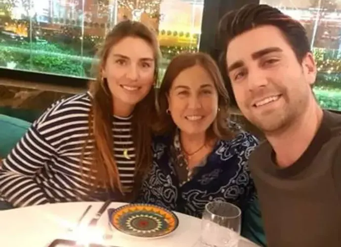 Çağlar Ertuğrul’un Gözlerden Uzak Ablası Pınar Ertuğrul Kimdir Ve Ne İş Yapıyor?