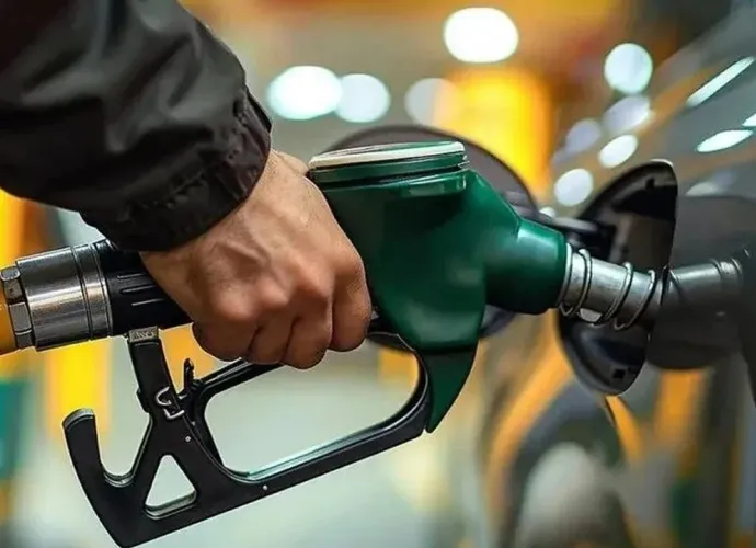 Benzine Gece Yarısı Zam Şoku – İndirim Beklenirken Ters Köşe