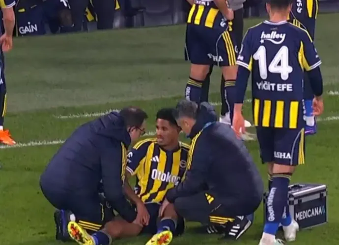 Fenerbahçe Savunmasında Dev Kriz! Bir Haftada Üç Sakatlık Birden: Kadıköy’de Revir Alarmı!