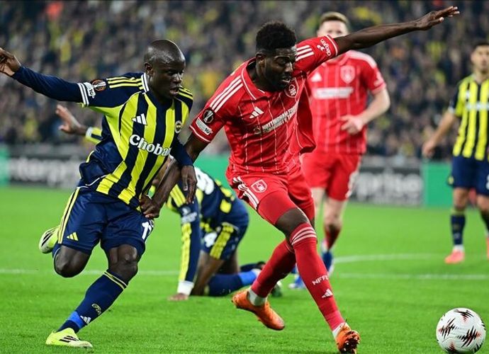 Fenerbahçe'nin İngiltere’deki Mucize Kadrosu Belli Oldu! Nottingham Forest - Fenerbahçe Maçında İlk 11'ler Açıklandı