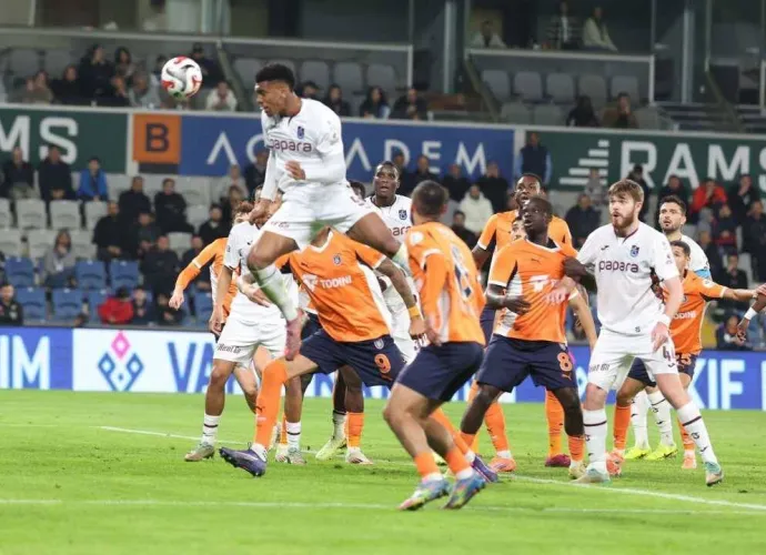 Başakşehir 2-4 Trabzonspor Maç Özeti: Karadeniz Fırtınası İstanbul’da Turladı!