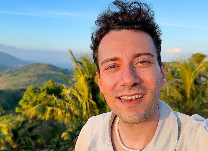 Enes Batur YouTube’a Geri Döndü: "Hayattayım Vlog" Videosu Canlı İzle!