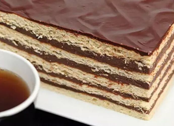 Pratik Bisküvili Pasta: Hızlı, Yumuşacık ve Herkesin Yapabileceği Tatlı