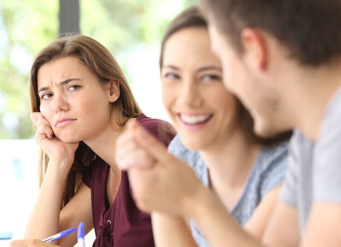 Kıskançlık Doğuştan Mı Gelir? Kıskanç İnsan Nasıl Anlaşılır?