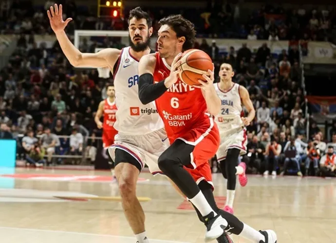 Türkiye-Sırbistan Basketbol Maçı Sonucu: 12 Dev Adam’dan FIBA Yolunda Dev Adım!