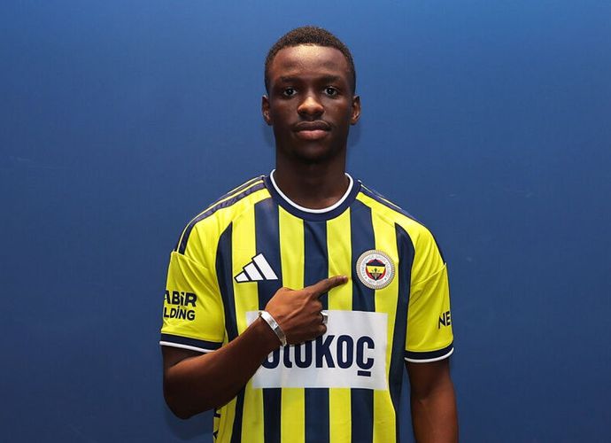 Amara Diouf Kaç Yaşında? Nereli? Hangi Mevkide Oynuyor? Fenerbahçe'nin Transferi Hangi Takımdan Geldi?