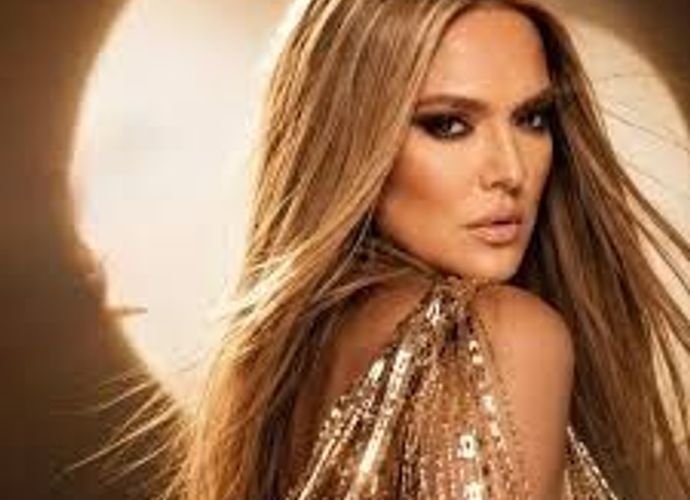 Demet Akalın: “Bodrum Sezonu Açılmıştır!”