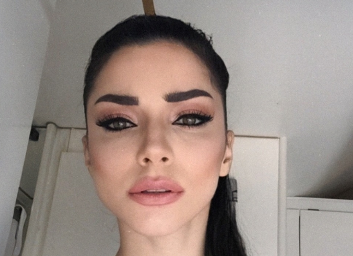 Merve Boluğur Siyah Kıyafetiyle Çok Beğenildi!