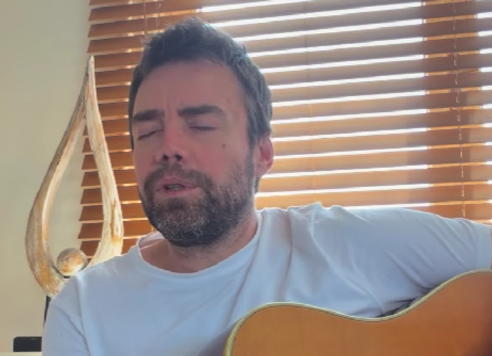Murat Dalkılıç Derine Şarkısına Cover Yaptı! Akustik Hali Çok Beğenildi!