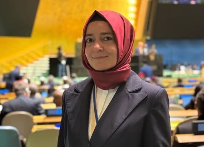 Fatma Betül Sayan Kaya Kimdir? Neden İstifa Etti? Özata Denizcilik Hisse İddiası Ne?