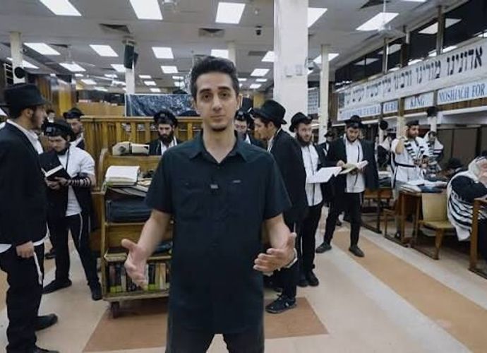 Ruhi Çenet Neden Gündemde? Hasidik Yahudiler Belgeseli Milyonlarca İzlendi, ABD'de Tartışma Başladı