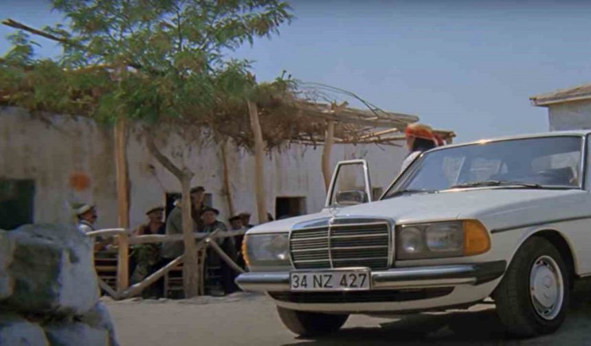 Kemal Sunal’ın filmlerinde de kullandığı Mercedes arabayı satışa çıkardı