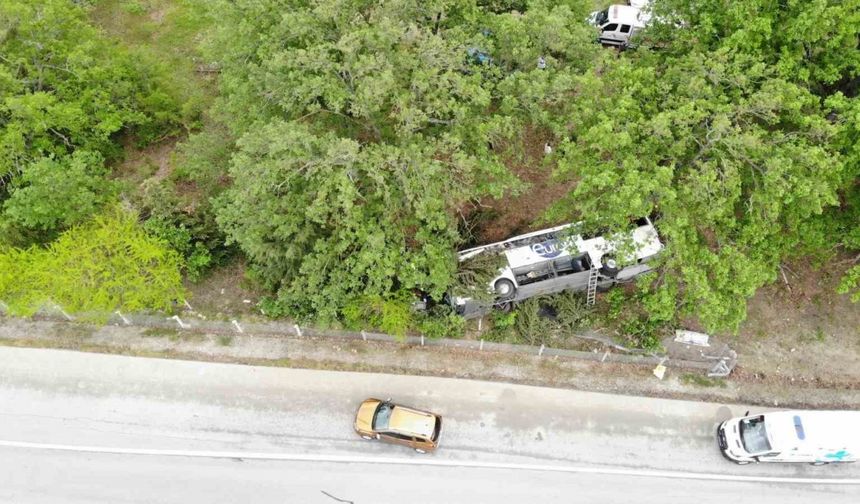 11 kişinin yaralandığı otobüs kazasının olay yeri havadan görüntülendi