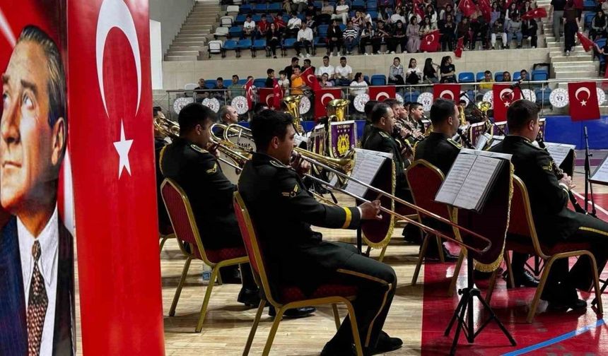 Askeri bando Hakkari’de konser verdi