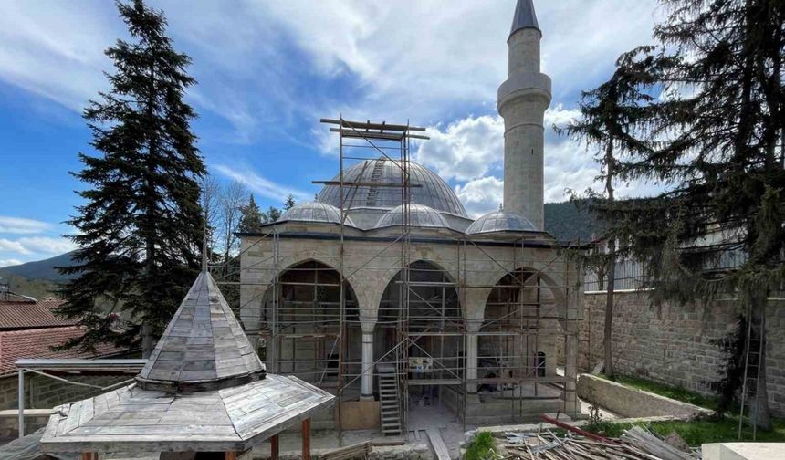 Birçok badire atlatan Osmanlı’nın 508 yıllık camisi, tarihe tanıklık ediyor