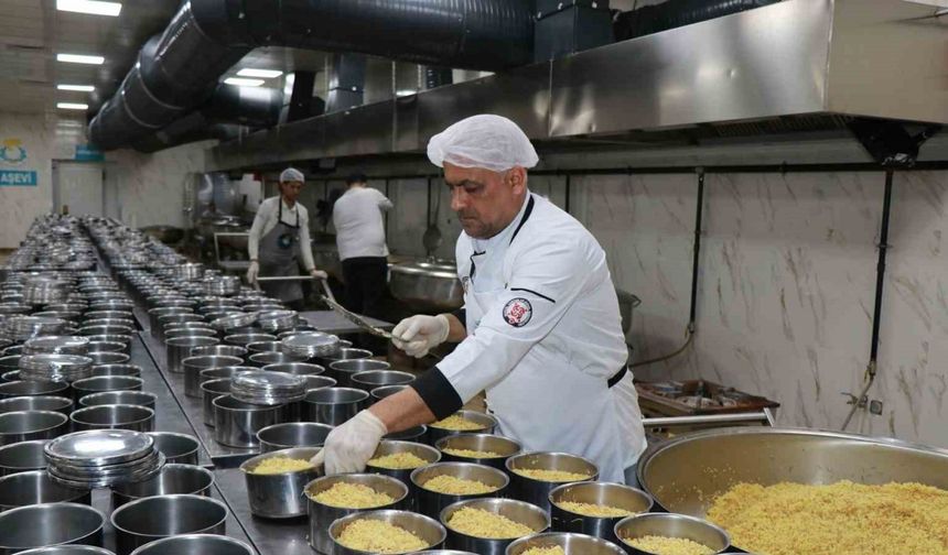Haliliye Belediyesi sıcak yemekleri 4 bin 197 vatandaşa ulaştırıyor