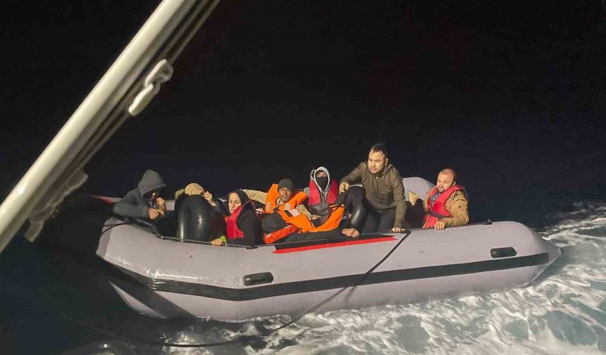 Ayvacık açıklarında 20 kaçak göçmen kurtarıldı