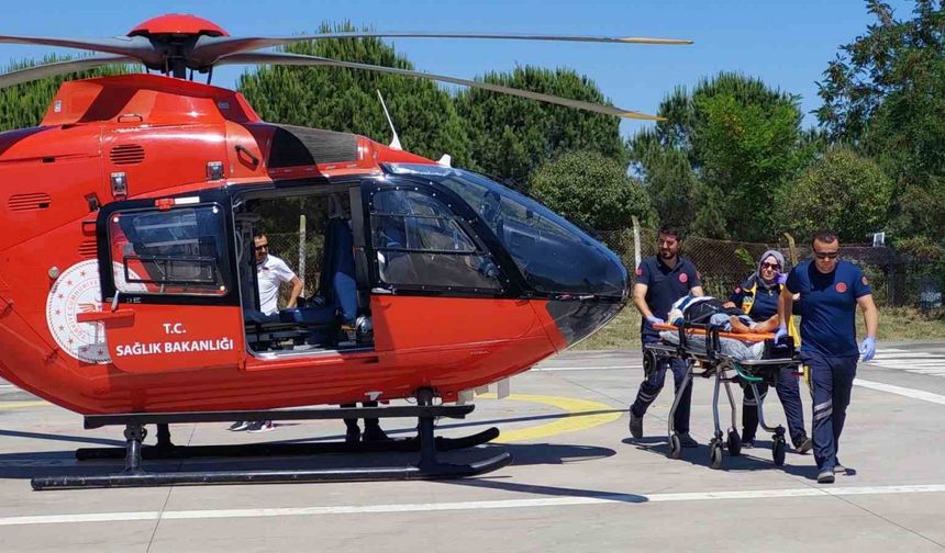 Samsun’da kazada yaralanan yaşlı kadın ambulans helikopterle hastaneye sevk edildi